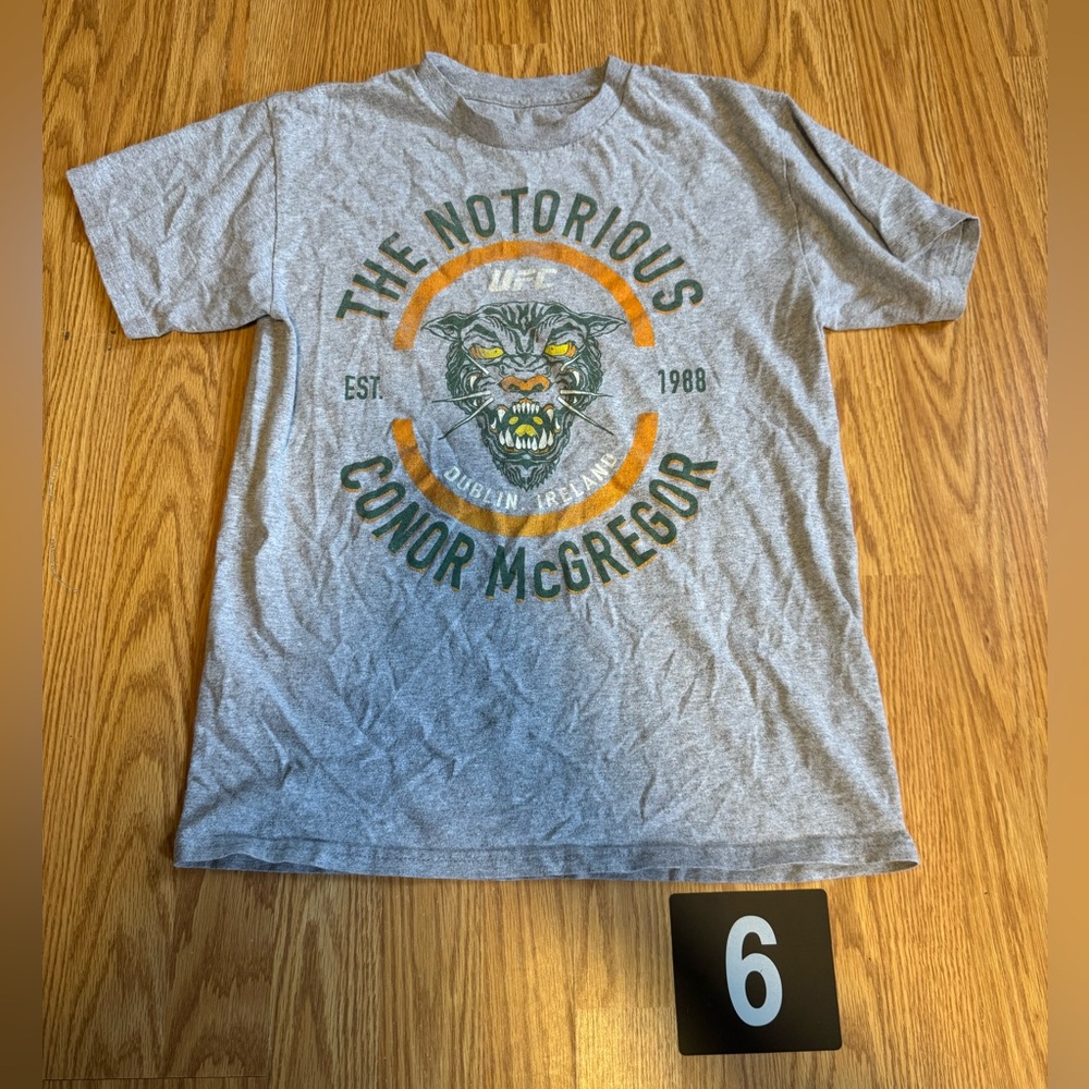Kids UFC T shirt Size M